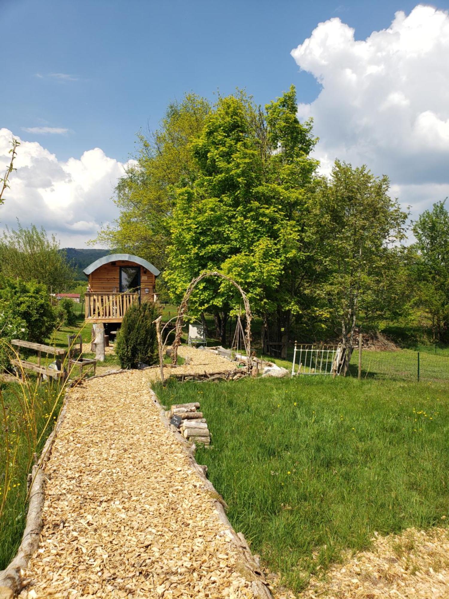 La Roulotte Tiny House Du Mond'Ideal Leval  Exterior photo